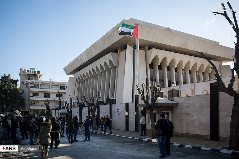 عکس/ ازدحام خبرنگاران برای بازگشایی سفارت امارات در دمشق