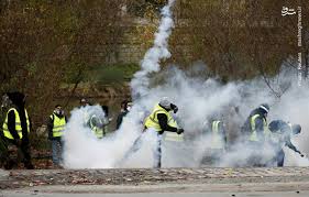 فیلم/ آغاز درگیری جلیقه زردها و پلیس فرانسه!