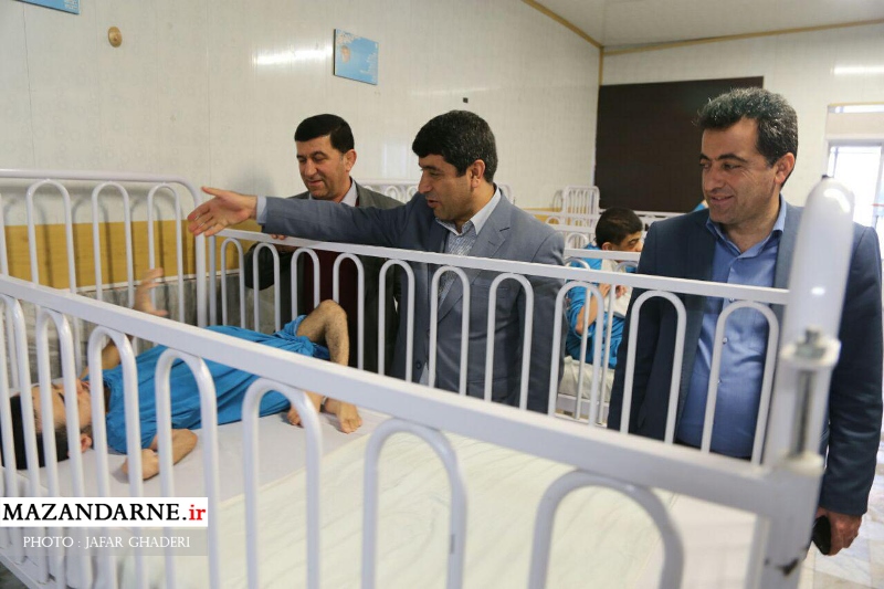 دیدار مسئولان بابل با معلولین آسایشگاه نوشیروانی