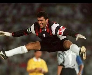 ۱۰ واکنش حیرت انگیز دروازه بان های فوتبال ایران