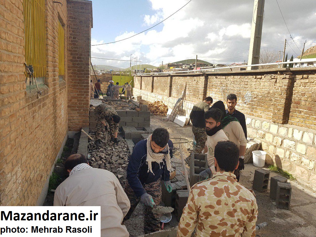 تلاش جهادگران آملی گروه جهادی امام رضا(ع) در روستای امامیه سرپل ذهاب+ عکس