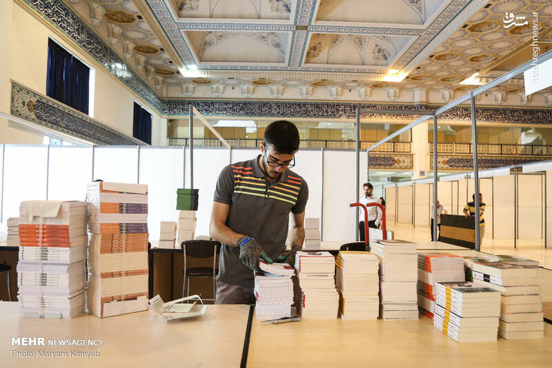 عکس/ آماده سازی نمایشگاه کتاب تهران