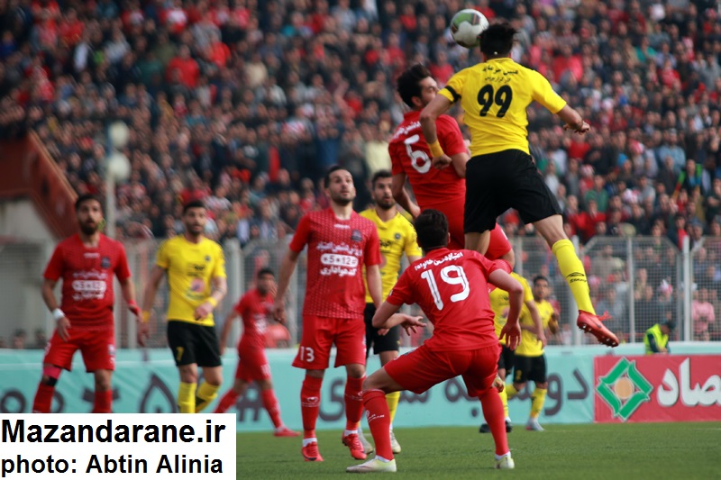 دیدار تیم های فوتبال نساجی و سپاهان به روایت تصویر