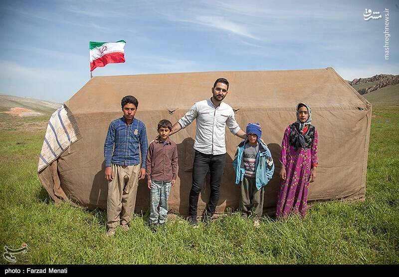 عکس/ معلم فداکار کوچ نشین