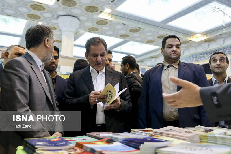 عکس/ بازدید جهانگیری از نمایشگاه کتاب