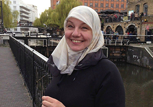 از کارتن خوابی و فرار از خانه تا دانشگاه و پذیرش اسلام! + فیلم