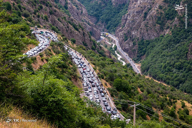 عکس/ مسافران در ترافیک جاده چالوس