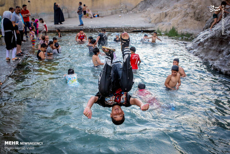 آب تنی در چشمه ‌علی