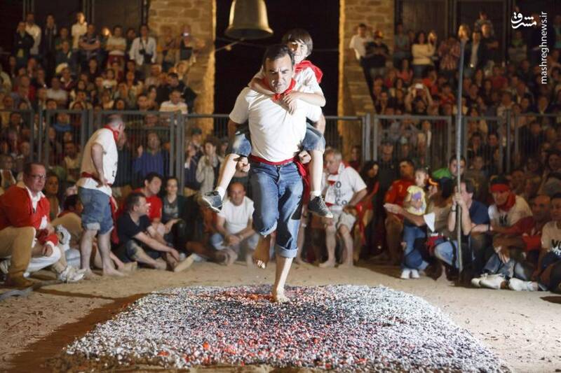 راه رفتن روی زغال آتشین در اسپانیا