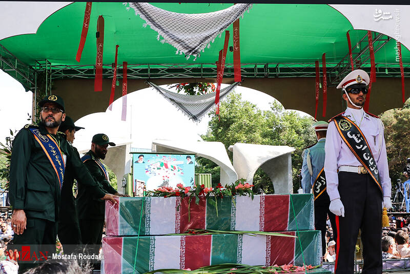 تشییع باشکوه پیکرهای مطهر ۱۵۰ شهید دفاع مقدس