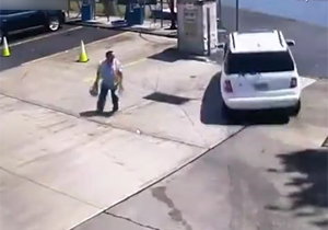 سقوط خودروی راننده زن به داخل دریاچه، عاقبت استفاده از گاز به جای ترمز + فیلم