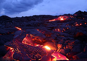 فعال شدن آتشفشان در قلب سرزمین برفی + فیلم