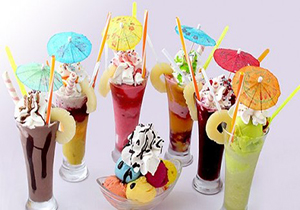 به گوش رسیدن صدای تولید در کارخانه‌ای که دل مردم را در گرمای تابستان خنک ‌می‌کند + فیلم