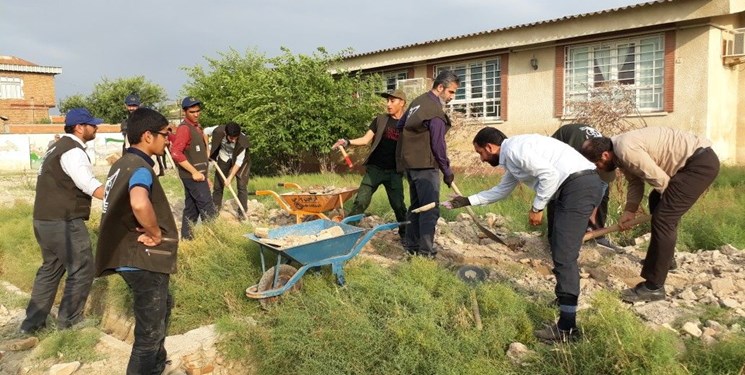 مشق‌ جهادی دانش‌‌آموزان در مناطق سیل‌زده/ همشاگردی‌ها تنها نیستید