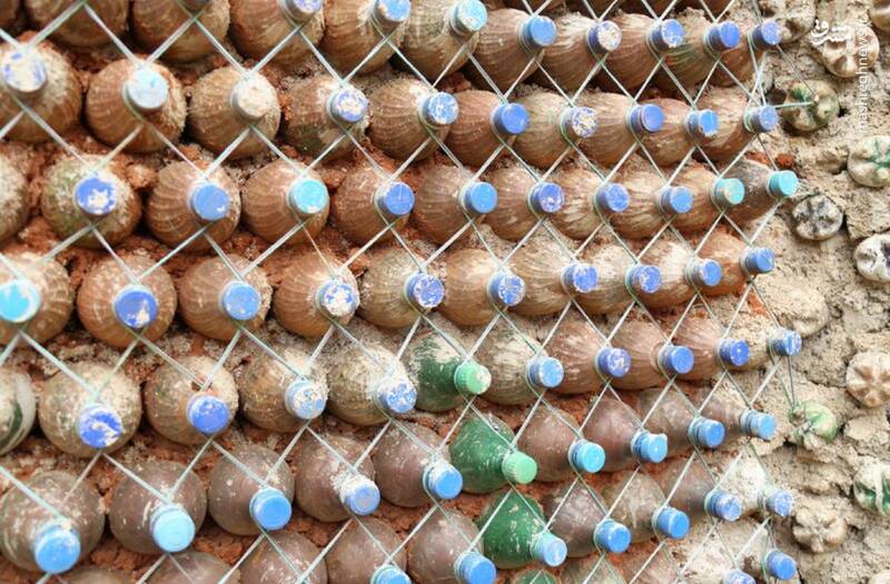 خانه‌ای از بطری‌های نوشابه