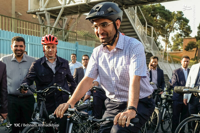 دوچرخه‌سواری حناچی و جهرمی در پارک لاله