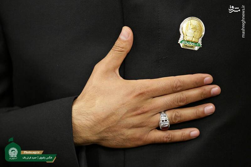 اهداء نشان خادمی حرم رضوی به عوامل سرنگونی پهپاد آمریکایی