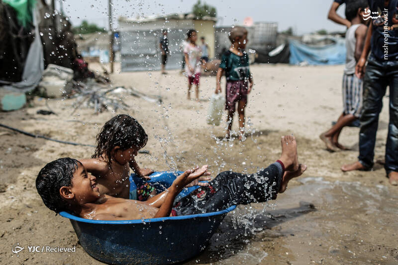 آبتنی کودکان فلسطینی