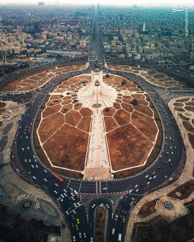 نمایی شگفت‌انگیز از میدان آزادی