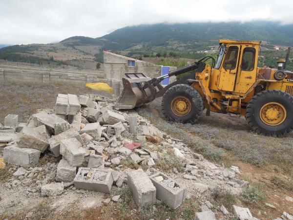 ۳۲ بنای غیرمجاز در اراضی کشاورزی ساری تخریب شد
