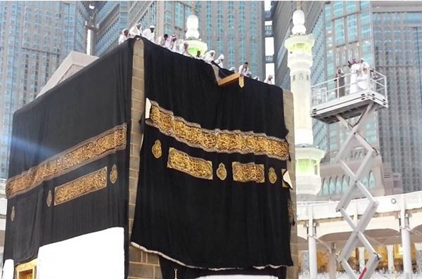 مراسم تعویض پرده خانه خدا + فیلم