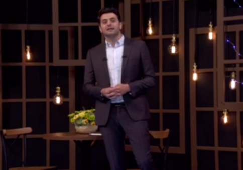 کنایه علی ضیا به شهرداری که ۶ فرزندش ساکن آمریکا هستند + فیلم