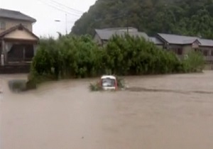 بارش سنگین باران و سیل در خیابان‌های ژاپن + فیلم