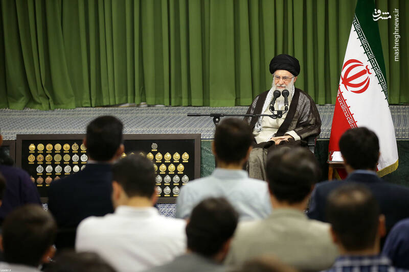 دیدار مدال‌آوران المپیادهای علمی و تیم ملی والیبال جوانان با رهبر انقلاب