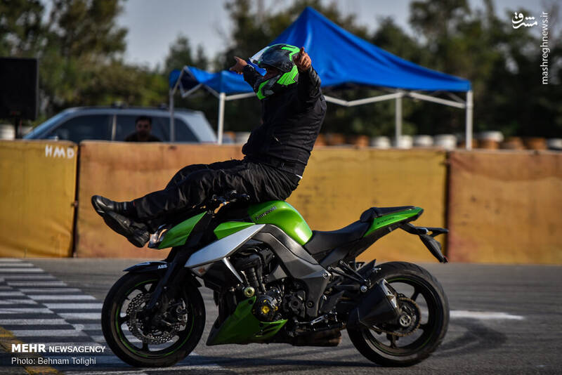 حرکات دیدنی موتورسواران در پیست آزادی