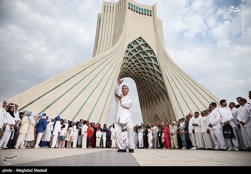 دورهمی ووشوکاران ایرانی در میدان آزادی