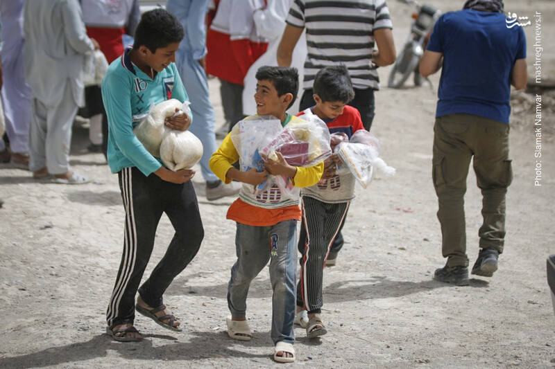 توزیع لوازم التحریر در مناطق محروم سیستان و بلوچستان