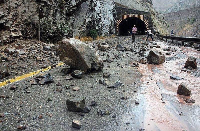 ۴ کشته و مصدوم در حادثه ریزش کوه در محور هراز