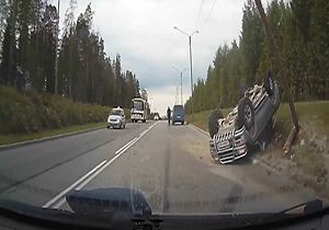 چپ کردن وانت به دلیل رعایت نکردن فاصله حین سبقت + فیلم