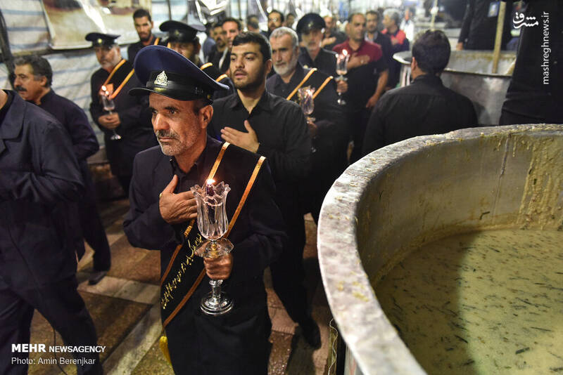 پخت بزرگترین آش نذری جهان