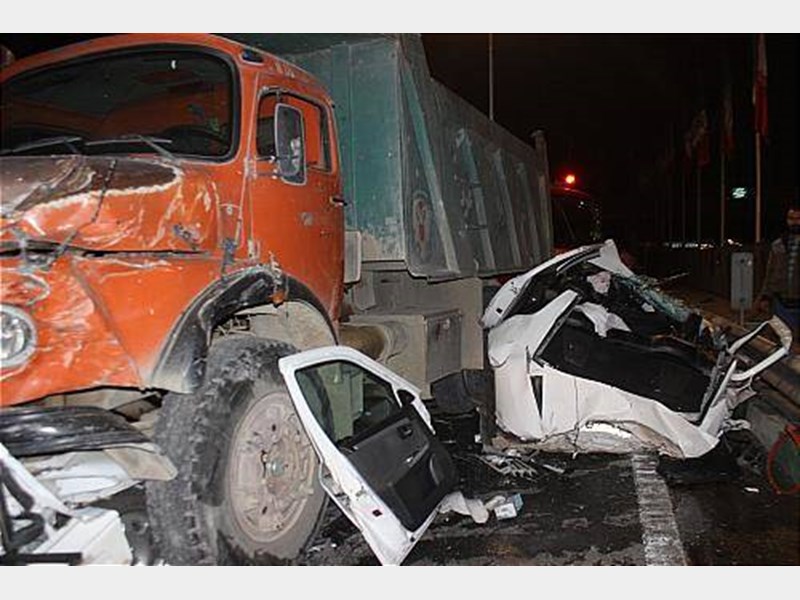 ۲ کشته در حادثه برخورد کامیون با پژو ۲۰۶ در ساری