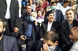 حضور دکتر مخبر در میان تماشاگران ورزشگاه شهید وطنی قائمشهر