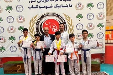 تیم آکادمی کاراته مهراس مقام سوم مسابقات کشوری اصفهان را کسب کرد