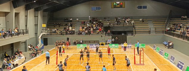 شاگردان غلامی مقابل نیروی زمینی درخشان ظاهر شدند/ حساسیت در گروه دوم لیگ دسته یک والیبال کشور به اوج خود رسید