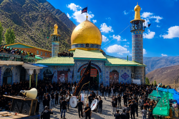 کلا میزبان عاشقان اباعبدالله در تاسوعا و عاشورای حسینی/ جلوه‌ای ماندگار از عزاداری مردم روستای چل در امامزاده روستای کلا