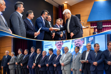 سن طلایی های ورزش نور در ایزدشهر روی صحنه رفتند / ۲۰۰ سرمایه‌ ماندگار ورزش نور تجلیل شدند